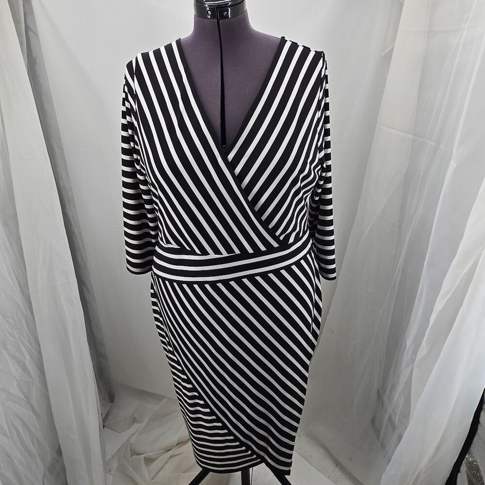 810-3 Lane Bryant Simply Chic Black & White Stripe Midi Dress Size 14/16
